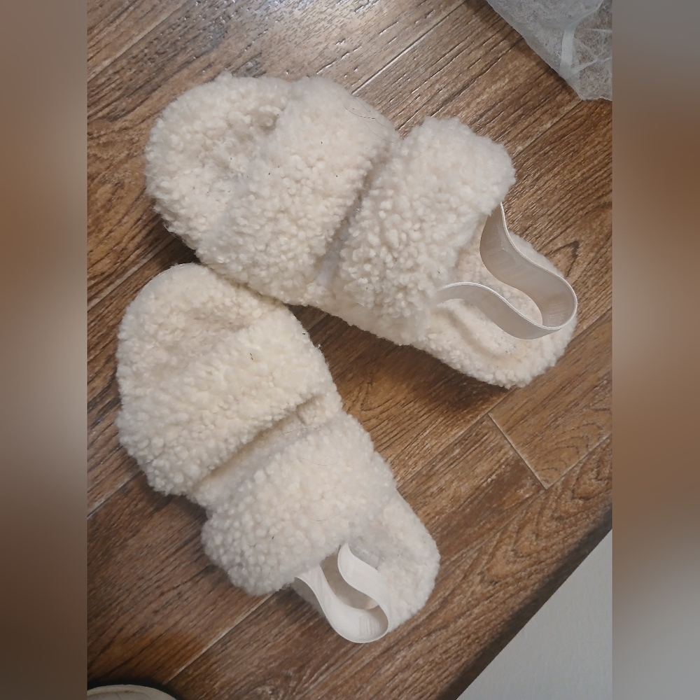 Cozy Cream Fluffy Women's Slides - Picture 5 of 6